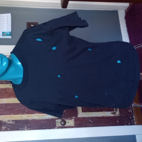 Forever 21 Boxy Crewneck Tee Shirt Medium Black Oversized Distressed Ripped Hole - Picture 1 of 6